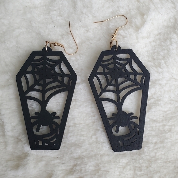 3/$15 New Black Wooden Halloween Spider Earrings - Picture 2 of 3